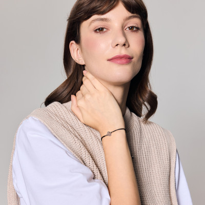 Bransoletka srebrna na czarnym sznurku - koniczyna - Hippie