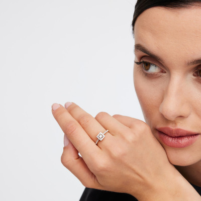 Pierścionek złoty z diamentami - 0,61 ct - Metropolitan