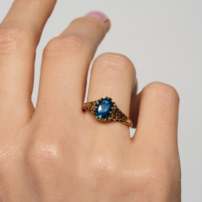 Pierścionek złoty z topazem - Kolekcja Wiktoriańska 