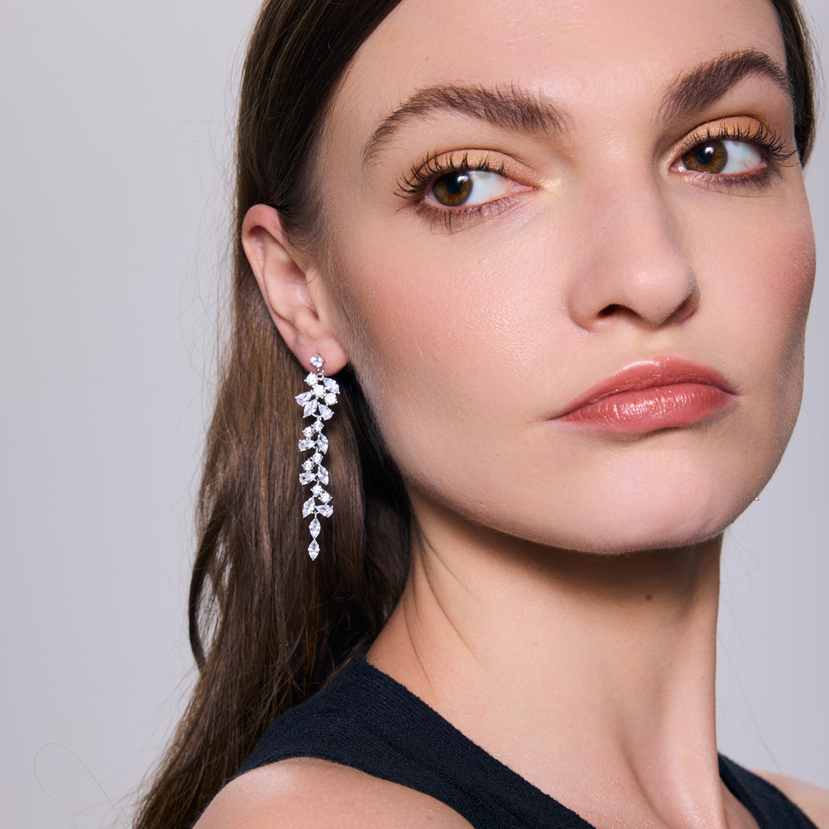 Kolczyki wiszące srebrne z cyrkoniami - Scarlet (KW53373