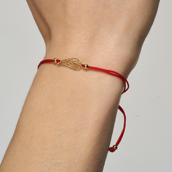 Bransoletka pozałacana na czerwonym sznurku - skrzydła - Hippie