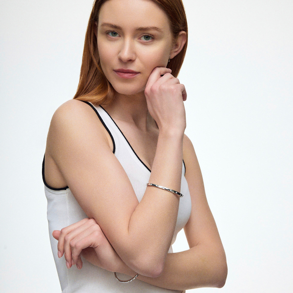 Bransoletka srebrna z cyrkoniami sztywna - Scarlet