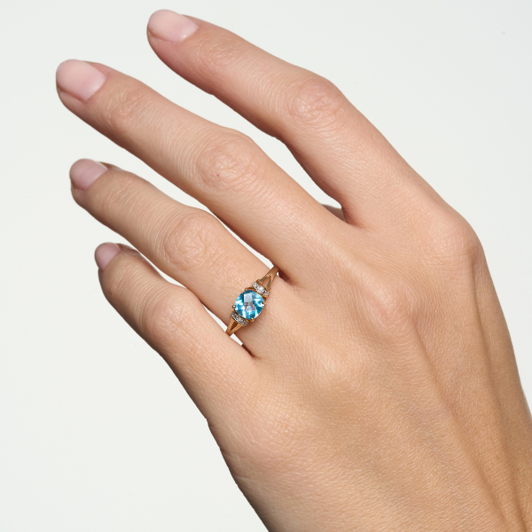 Pierścionek złoty z topazem i diamentami