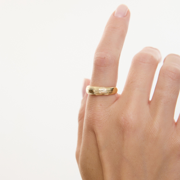 Pierścionek złoty ze żłobieniami