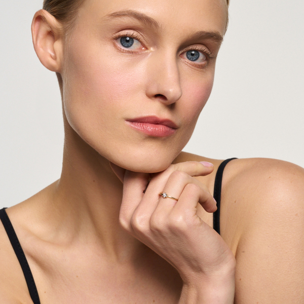 Pierścionek złoty z diamentami